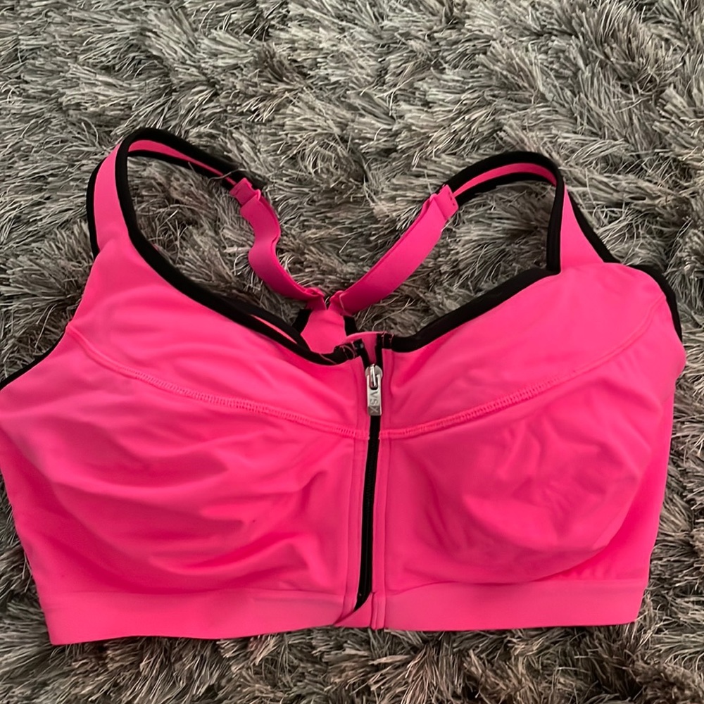 Victoria’s Secret sports bra 36DD